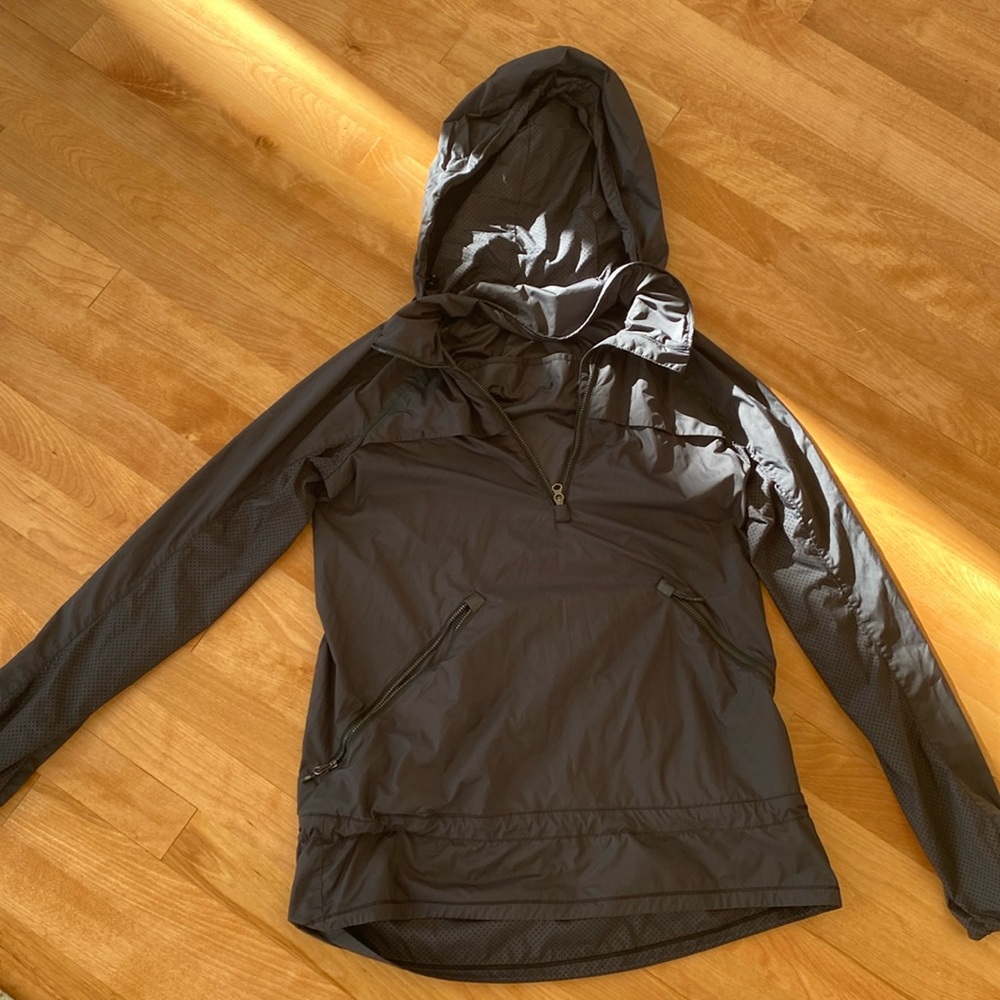 Lululemon windbreaker